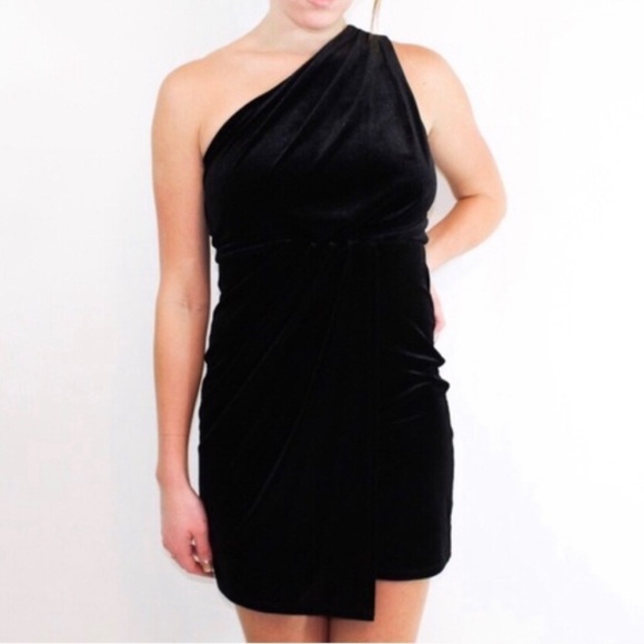 🆕 BCBGeneration velvet one shoulder mini dress sleeveless black large pullover - Picture 4 of 14